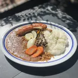 骨付きソーセージのごちそう焼野菜カレー(天現寺カフェ)