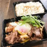 特選黒毛和牛すき焼き重（【焼肉屋さんのお弁当】犇郷）
