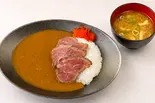 さがりステーキ【50g】のせ 牛すじカレーライスセット(豚汁付き)（さがりステーキ ちゃお）