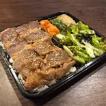 牛カルビボリューム弁当 キムチ ナムル サラダ付（炭火焼肉牛力屋ときわ台店）