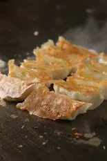 居心伝ギョーザ(居心伝天保山店)
