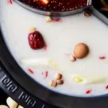 薬膳コラーゲン白湯(小尾羊 薬膳しゃぶしゃぶ 巣鴨店)