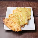 チーズナン(ヒマラヤ ダイニングアンドバー (HIMALAYA Dining and Bar))