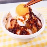 チャーシューまみれ丼（和菓子・唐揚げ・おにぎり・お弁当 mi-和）
