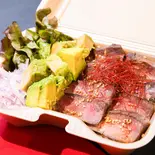 【アボカド】ステーキ重 Beef steak rice bowl with avocado（低糖質で高タンパク！玄米と牛赤身肉 健康ステーキ重専門店 Healthy＆co 秋葉原店）