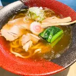 新潟あっさり醤油ラーメン（新潟濃厚味噌ラーメンとタレカツ専門店潟食）
