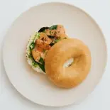 サーモンサワークリームベーグル（YOGI GREEK ＆ ACAI 名古屋大須店）
