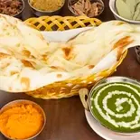チキンほうれん草カレーセット Chicken Sug Curry ＆ Nan Set（ビシュヌデビ）
