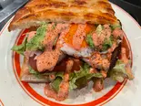 自家製ベーコンのBLTAEサンド（STOVE SANDWICHES）