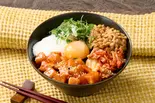 【韓国風】サーモンキムチユッケねば丼 Salmon ＆ Kimchi Yukhoe Neba-Don（玄米＆腸活 健康ごはん お玄さんのねばとろ丼 川崎店）