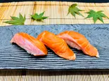 サーモンにぎり3貫 3 pieces of salmon nigiri（寿司・海鮮丼 がんこ 尼崎店）