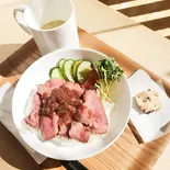 【お得！】柔らかオージーローストビーフ丼【気まぐれスープ・焼き菓子付き】（ツナグカフェ TSUNAGU）