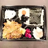 100.豚焼肉弁当（わらいや弁当）