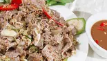 レモン風味のヤギ肉 Dê tái chanh（ベトナム料理SENHONG大久保店）