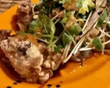 薬味8種のせ海南チキン(揚げ)2枚入ライスなし hainanese chicken deep fried style（マレーシア屋台料理 ちりばり 五反田本店）