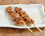 鶏皮串(2本) Chicken Skin Skewer (2 skewers)（魚民 善行東口駅前店）
