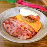 肉フェスチーズデミオムライス(オムライス専門店リトルヤミー)