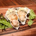 殻付き焼牡蠣【ガーリックチーズ】(2個入り)(牡蠣酒場すずきんち)