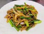 豚肉とニンニクの芽炒め(蒜苗肉絲)（中華料理 錦園）