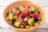 マグロとタコのオリジナルハワイアンポキ（十五穀米のヘルシーポキ丼の店 Poke Poke 天下茶屋店）