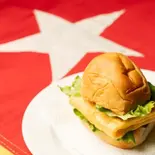 卵焼きバーガー OMELETTE BURGER（アフリカンフード Restaurant＆Bar MJ）
