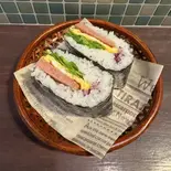 ポークおにぎり(しそ)(魚と沖縄料理 えっせんす)