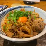 豚キムチ丼〜卵黄を添えて〜(弁当と丼の深夜食堂 寺田町店)