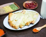 チーズナン Cheese Naan（Indian Nepali Restaurant .Mt.EVEREST）