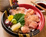 【人気No.3】サーモン炙り丼(ちゃぐちゃぐサン)