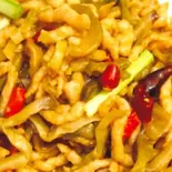 豚肉とザーサイの炒め/Shredded pork with pickled mustard roots(中華料理 龍門)