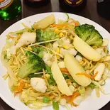 蒸し焼きそば MOMO CHOWMINE（インドネパールレストランサファル）