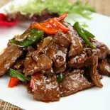 牛肉オイスターソース炒め(中華料理錦楽軒)