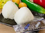 銀シャリおにぎり(2個)（絶品手羽と唐揚げ！ 旨手羽家 心斎橋店）