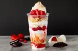 苺雪見だいふくパフェ(600ml)Strawberry Milk Daifuku Parfait（パフェBar「YORUYORU」 南6条西）