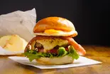 和牛ベーコンエッグチーズバーガーとポテチbacon egg cheese  beef burger and bacon and  Potato Chips（【和牛ハンバーガー】LEX BURGER～南阿佐ヶ谷店～）