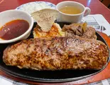 Lサイズ単品 100%Beef手ごねハンバーグステーキ300g～自家製ハンバーグ用お醬油 焼きポテトサラダ当店名物～鉄板牛肉パスタ Single Msize（グリルハンター新橋店）