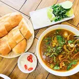 うなぎスプ( Súp lươn nghệ an ) ăn kèm bánh mì（SHINSEKAIYAKINIKU）