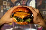 パインチーズバーガー ポテト付き（3000日かけて完成した極上ハンバーガー本町靭公園店）