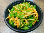青椒肉糸丼(青椒肉丝盖饭)（中華料理 錦園）