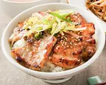 味噌漬け豚丼（両面焼きそば あぺたいと月島総本店）
