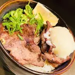 温玉 上塩タン丼 100g（[こだわりの炭火炙り]ハラミ＆カルビ丼 一牛）