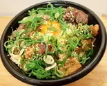 【人気NO.3】ホルモン焼肉丼(ぎんのいえ)