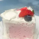 イチゴのシフォンケーキ（洋菓子夢工房 アミ・デ・クール）