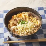 厳選豚カルビと濃厚チーズのやみつき卵とじ丼（丼ぶりとうどん つるや 東葛西店）