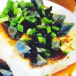 ピータン豆腐/Century egg and tofu(中華料理 龍門)
