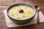 キャベツたっぷりクリーム粥 梅干付（風邪・胃腸炎の回復に お粥小屋 健康お粥専門店）