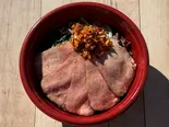 上たんピリ辛ねぎ塩丼 Spicy green onion salt bowl（牛とスープの東大門市場 神楽坂店）