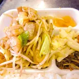 牛ホルモン野菜炒弁当 Grilled Beef Innards ＆ Vegetable Bento Box（からコロ亭鳥飼店）