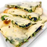 ほうれん草チーズナン Horenso Cheese Nan(インドネパールレストランアムル)