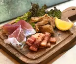 トントロ、ベーコン、生ハムの3種盛合せ（日本橋箱崎町ビンチェ）